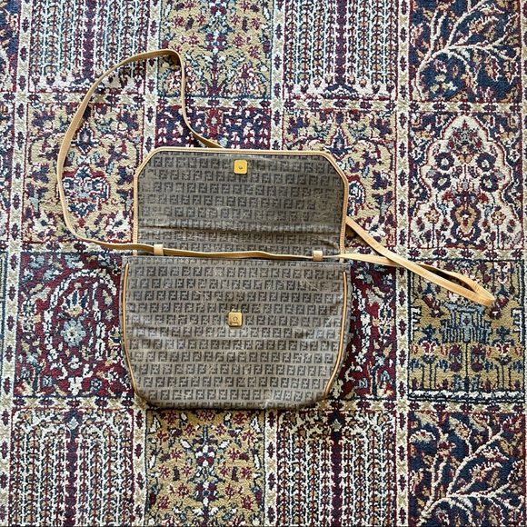 🌈 Amazing Vintage Fendi crossbody bag - Picture 6 of 16